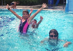 Mit Schwimmstufe macht das Baden noch mehr Spa.